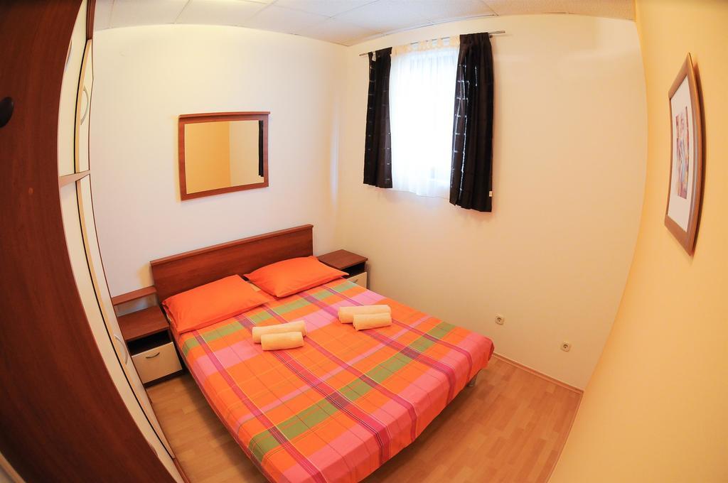 Apartments Marija Petricevic Подстрана Номер фото