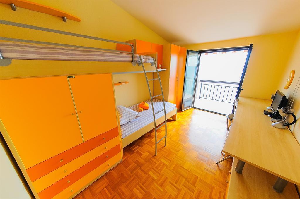 Apartments Marija Petricevic Подстрана Номер фото